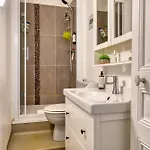 Agapanthes Jolie Maison De A Avec Exterieur Terrasse * רואן
