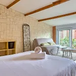 Agapanthes Jolie Maison De A Avec Exterieur Terrasse * רואן