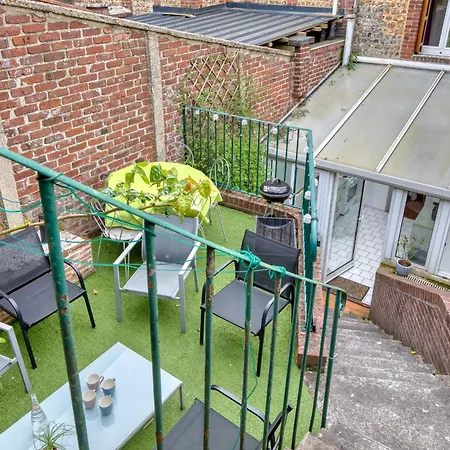 Agapanthes Jolie Maison De à Avec Extérieur Terrasse Casa de Férias *